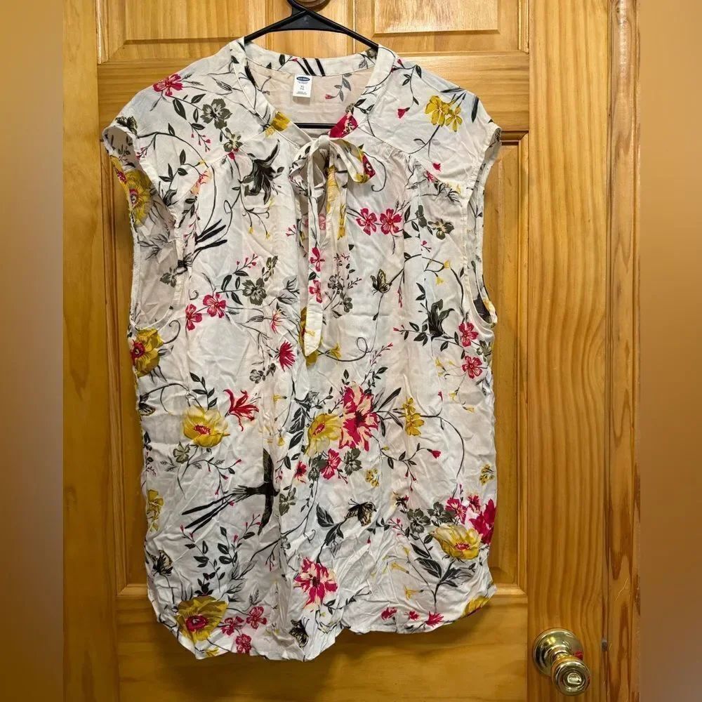 Old Navy size XL floral tie front blouse
